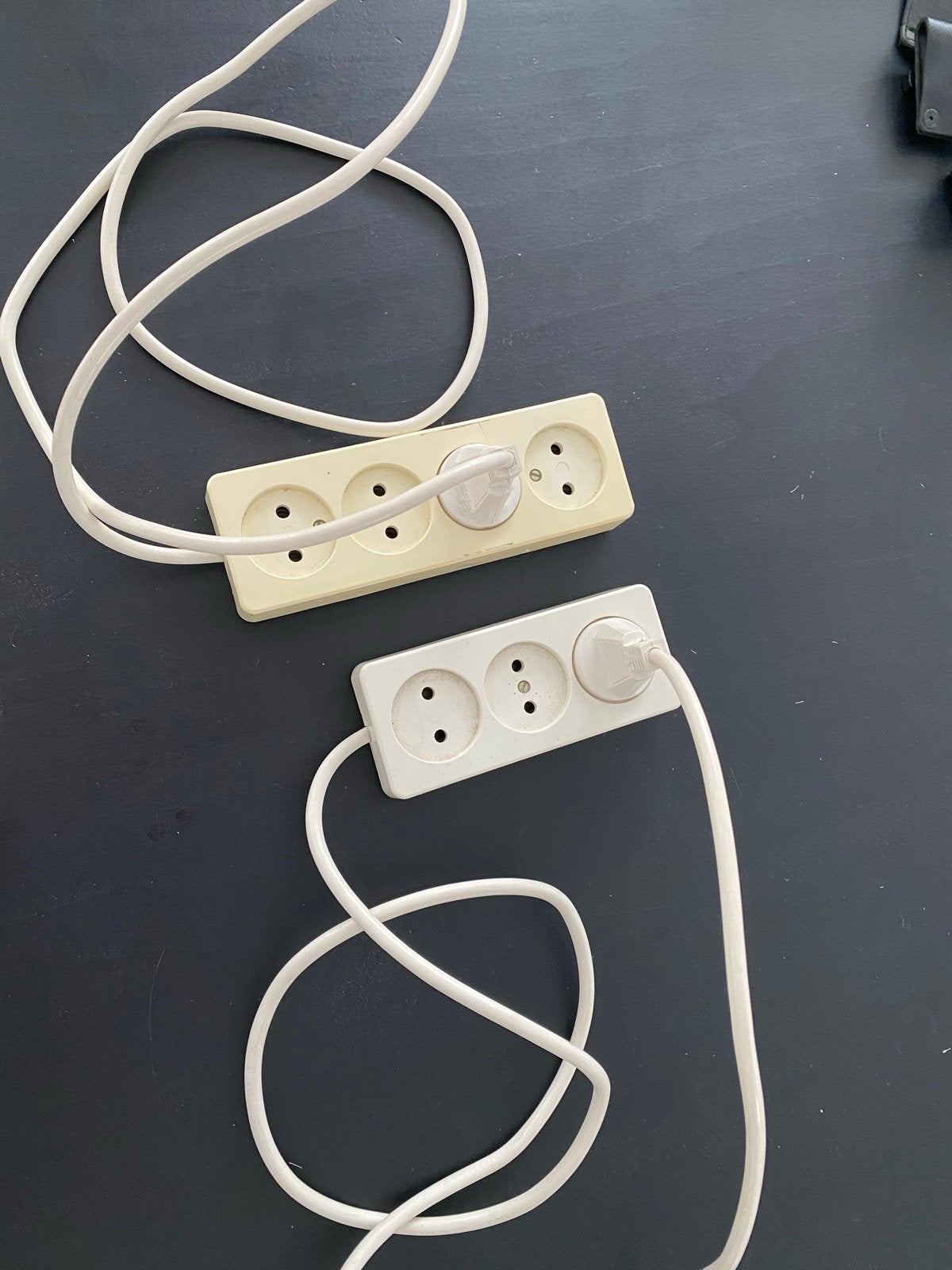 Stekkerdozen met 3 en 4 stopcontacten en snoer - 2 stuks, Ophalen of Verzenden, Gebruikt, Overige merken, Stekkerdoos