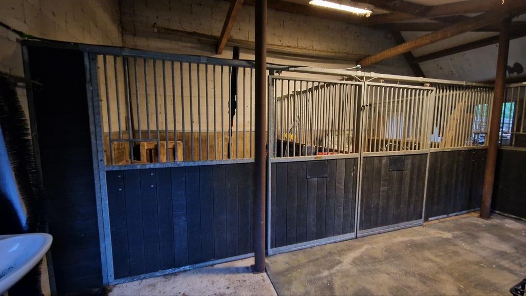 Paardenstal binnenstal inrichting paardenboxen, Dieren en Toebehoren, Stalling en Weidegang, Stalling, 4 paarden of pony's of meer