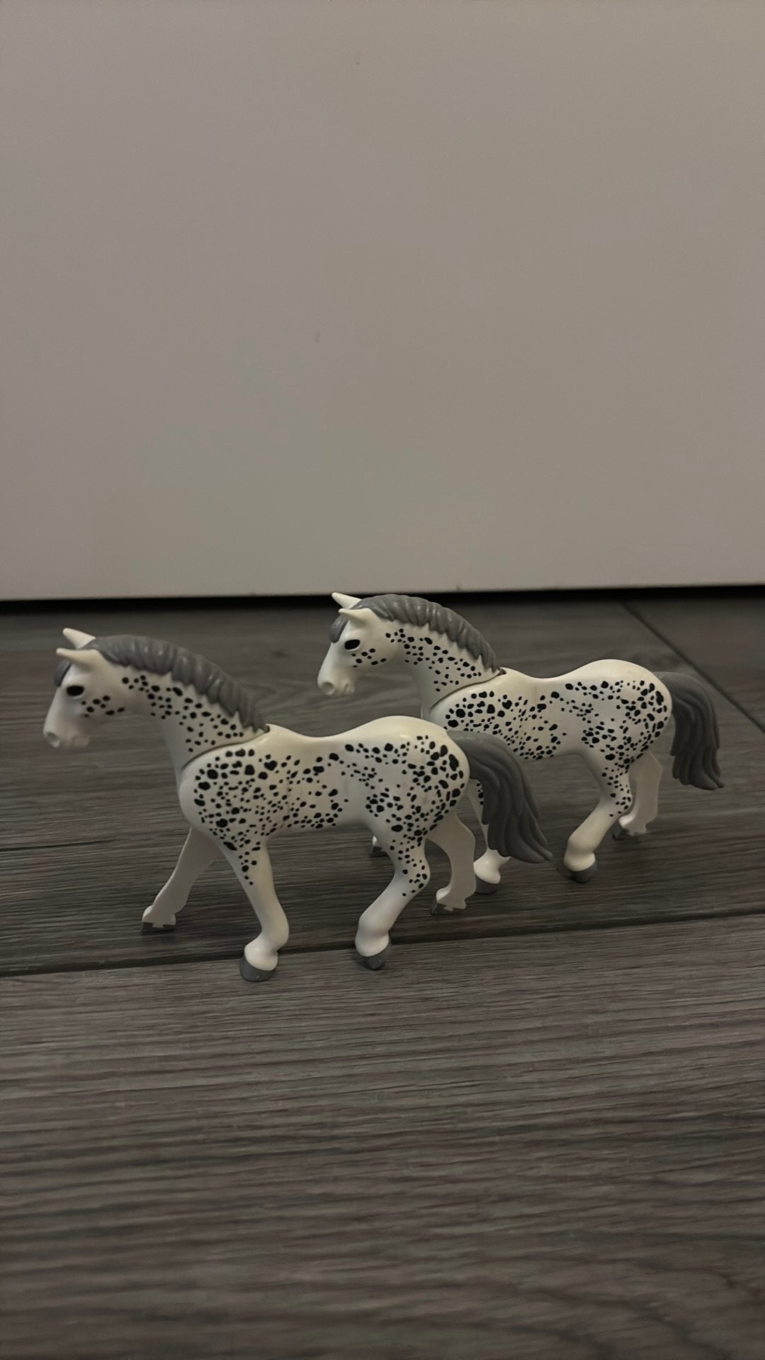 2 dezelfde schimmel paardjes, Ophalen of Verzenden, Zo goed als nieuw, Paard, Beeldje of Figuurtje