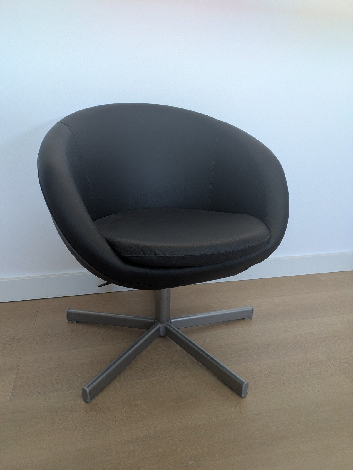 Draaibare fauteuil, in hoogte verstelbare stoel, zwart, Ophalen, Kunststof, Zwart, Zo goed als nieuw