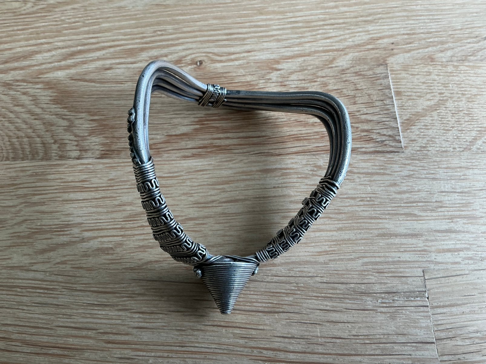 Antiek amulet armband Bajuband India. Waarschijnlijk zilver., Ophalen of Verzenden, Zo goed als nieuw, Zilver, Overige materialen