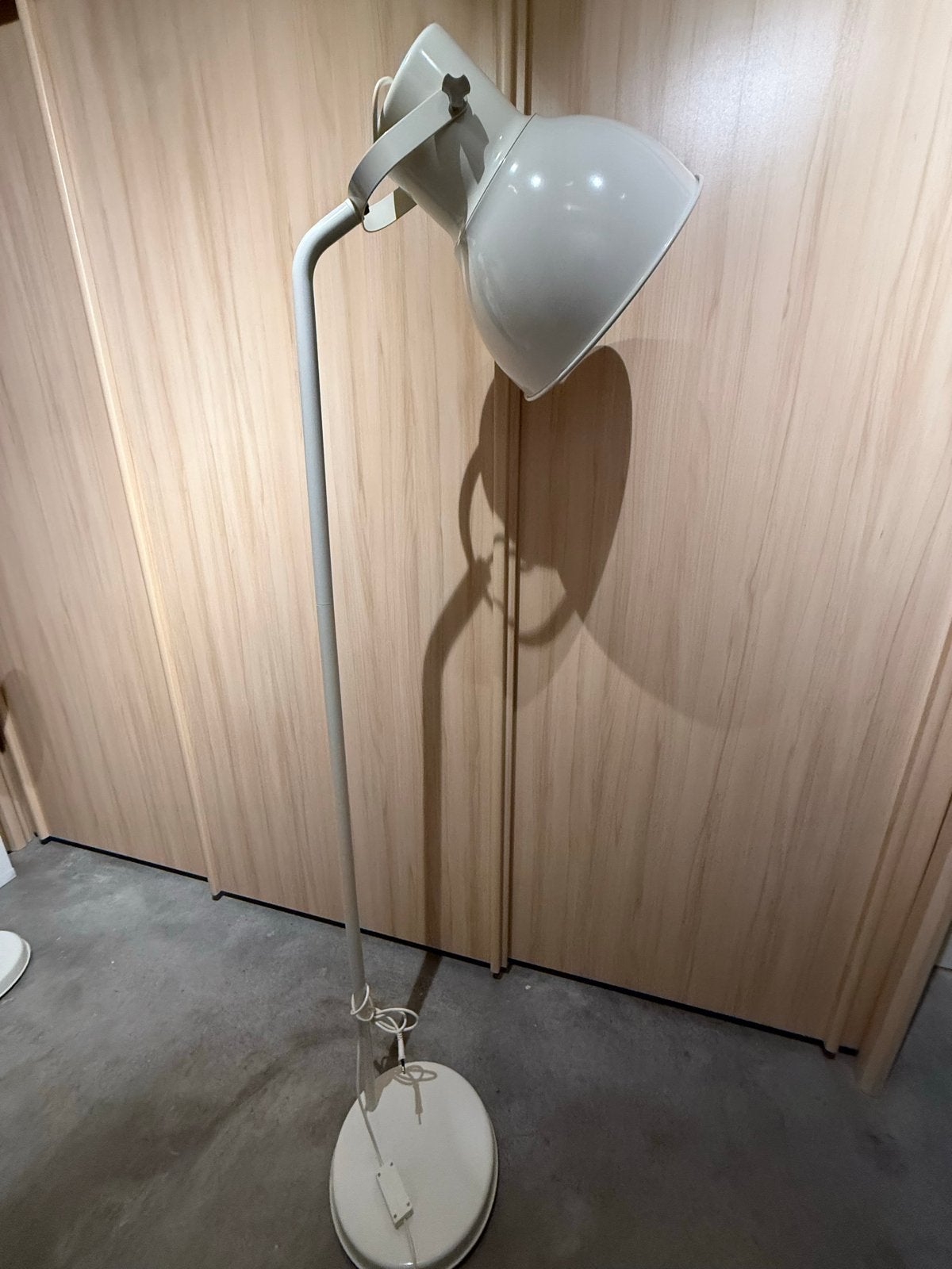 IKEA HEKTAR Vloerlamp - Wit, Zo goed als nieuw, Huis en Inrichting, Ophalen, E27 (groot), Zo goed als nieuw, Metaal