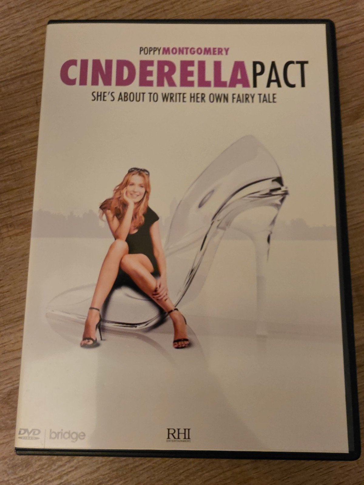 Cinderella pact, Alle leeftijden, Ophalen of Verzenden, Zo goed als nieuw, Romantische komedie