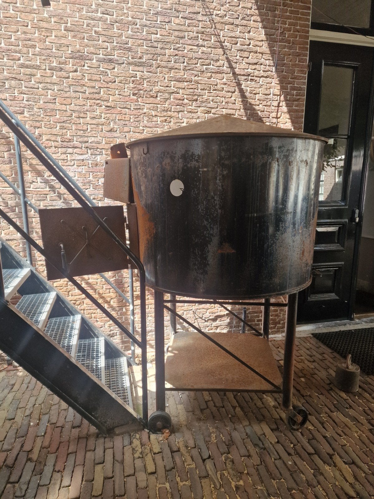 Grote houtoven/pizzaoven, verrijdbaar, binnenkant steen, Ophalen, Gebruikt