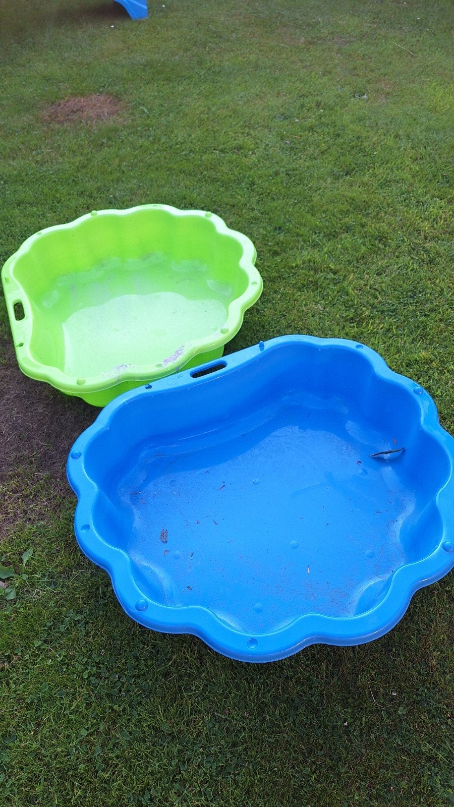 Gratis schelpzandbak/zwembadje (2 stuks), Tuin en Terras, Zwembaden, Ophalen, Minder dan 200 cm, Opblaaszwembad, Minder dan 80 cm