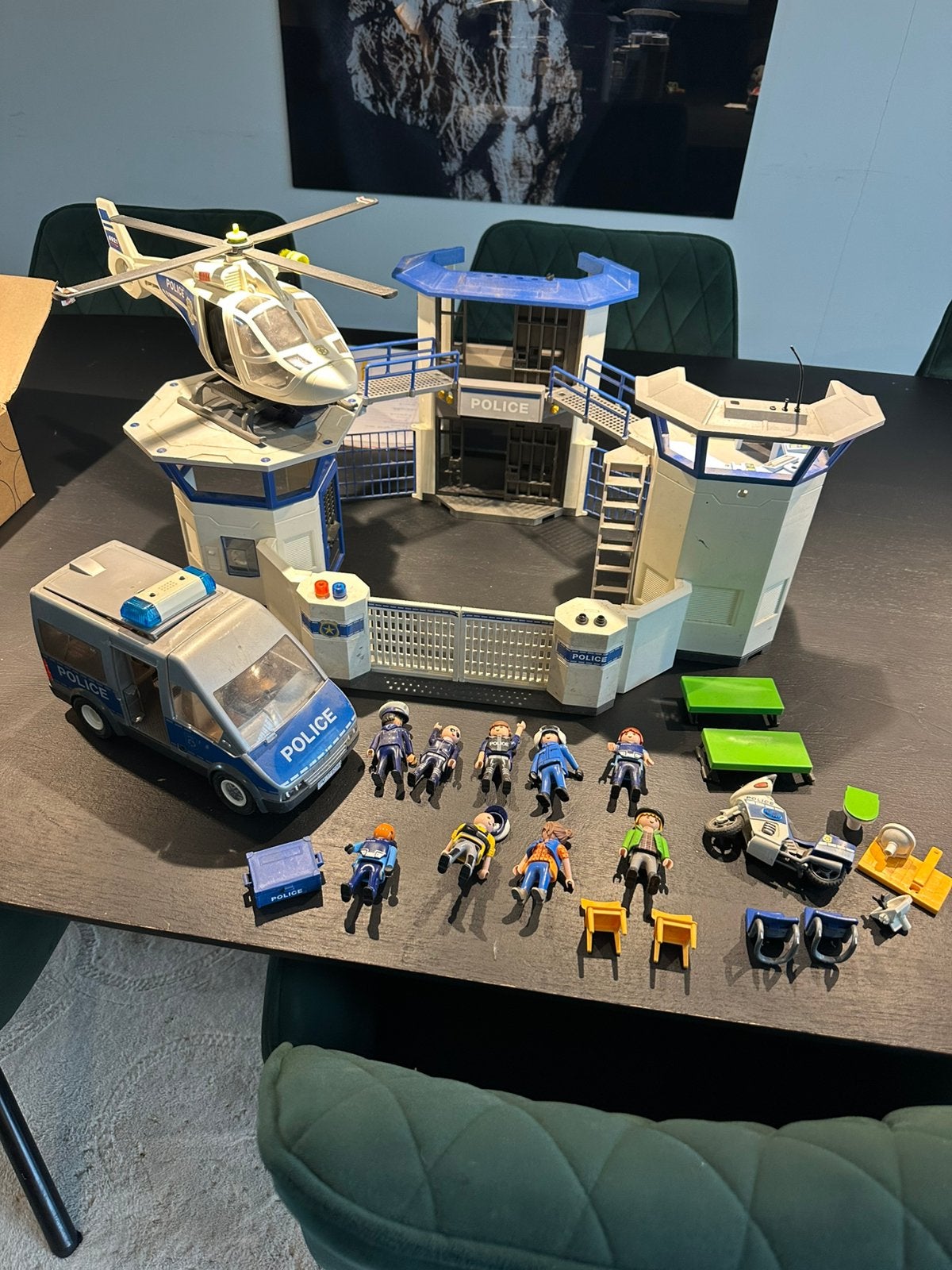 Playmobil politie bureau + helikopter en auto, Ophalen of Verzenden, Zo goed als nieuw, Complete set