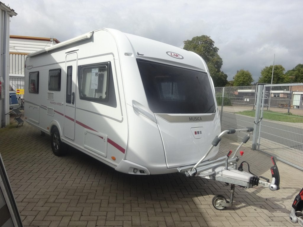 Lmc Musica 490E Met Luifel en Mover, Caravans en Kamperen, Rondzit, Fietsenrek, Bedrijf, 4 tot 5 meter