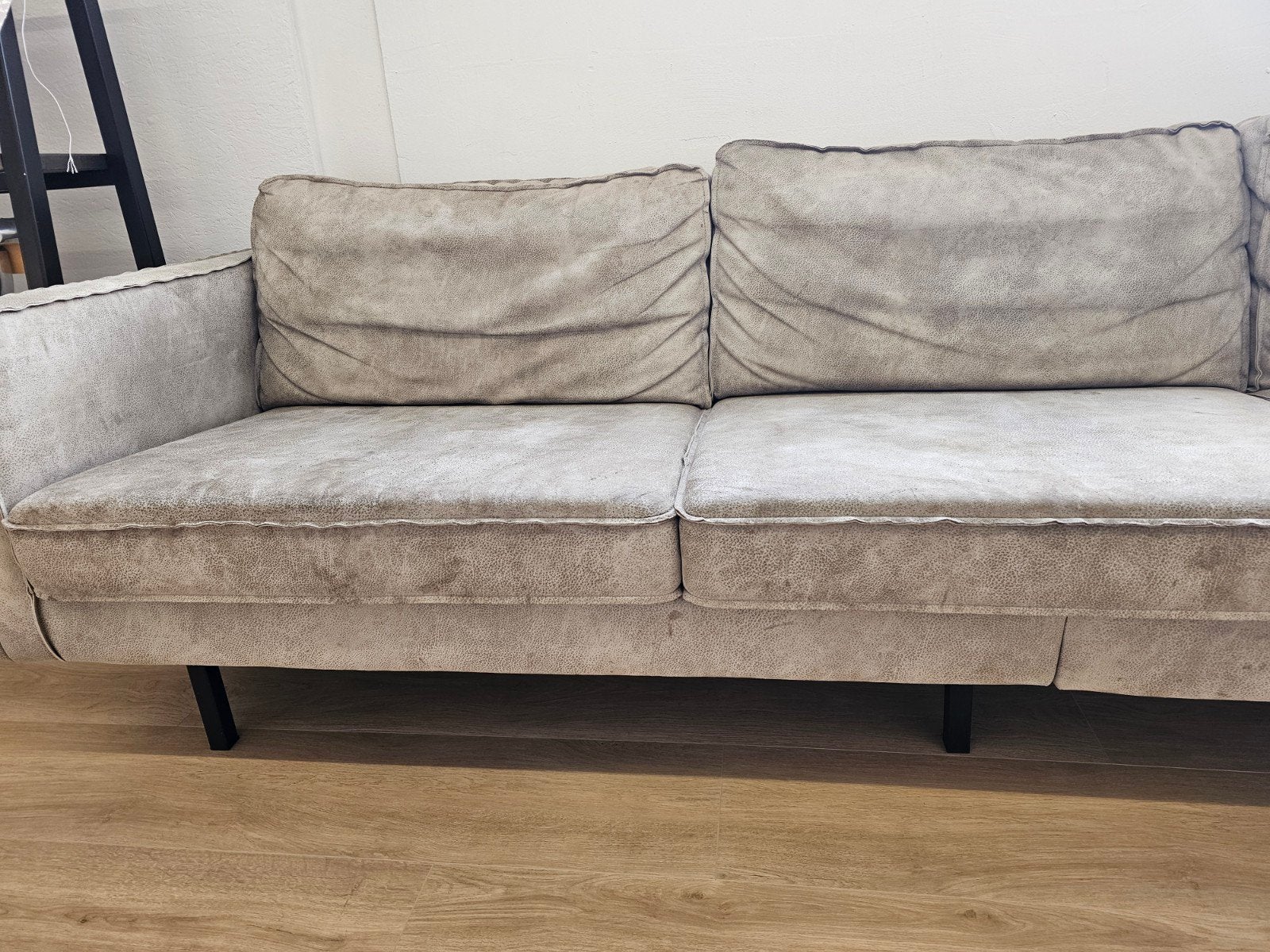 WoooD - 4 zits bank - Microvezel- Elephant Skin Look, Zo goed als nieuw, Info@homefriesland.nl, Kelvinstraat 6 8912BA, Home Friesland