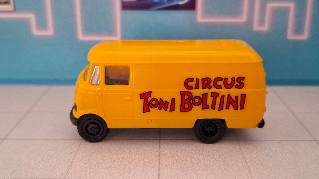 Brekina 1:87 Mercedes L 319 Circus Toni Boltini, Ophalen of Verzenden, Gebruikt, Auto, Brekina