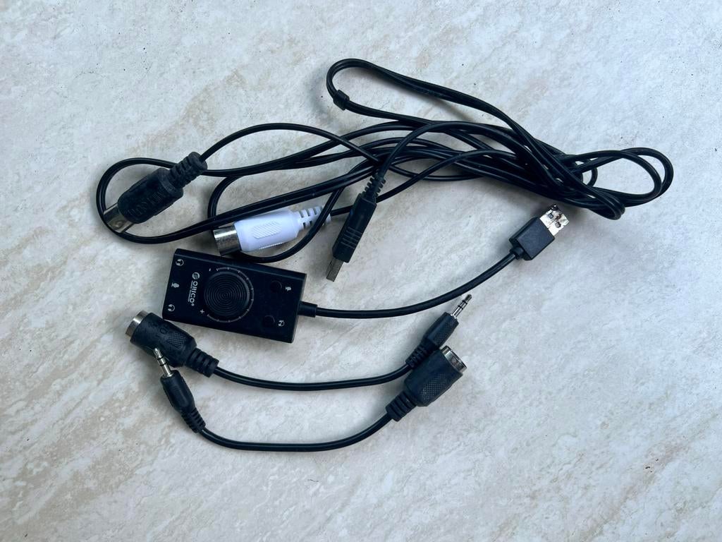 Midi Kabel en USB Geluidskaart - Audio Interface, Ophalen of Verzenden, Zo goed als nieuw