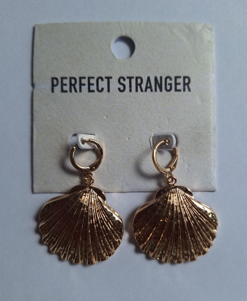 Perfect Stranger kleine schelpjes ringetjes steker oorbellen, Overige materialen, Nieuw, Ophalen of Verzenden, Knopjes of Stekers