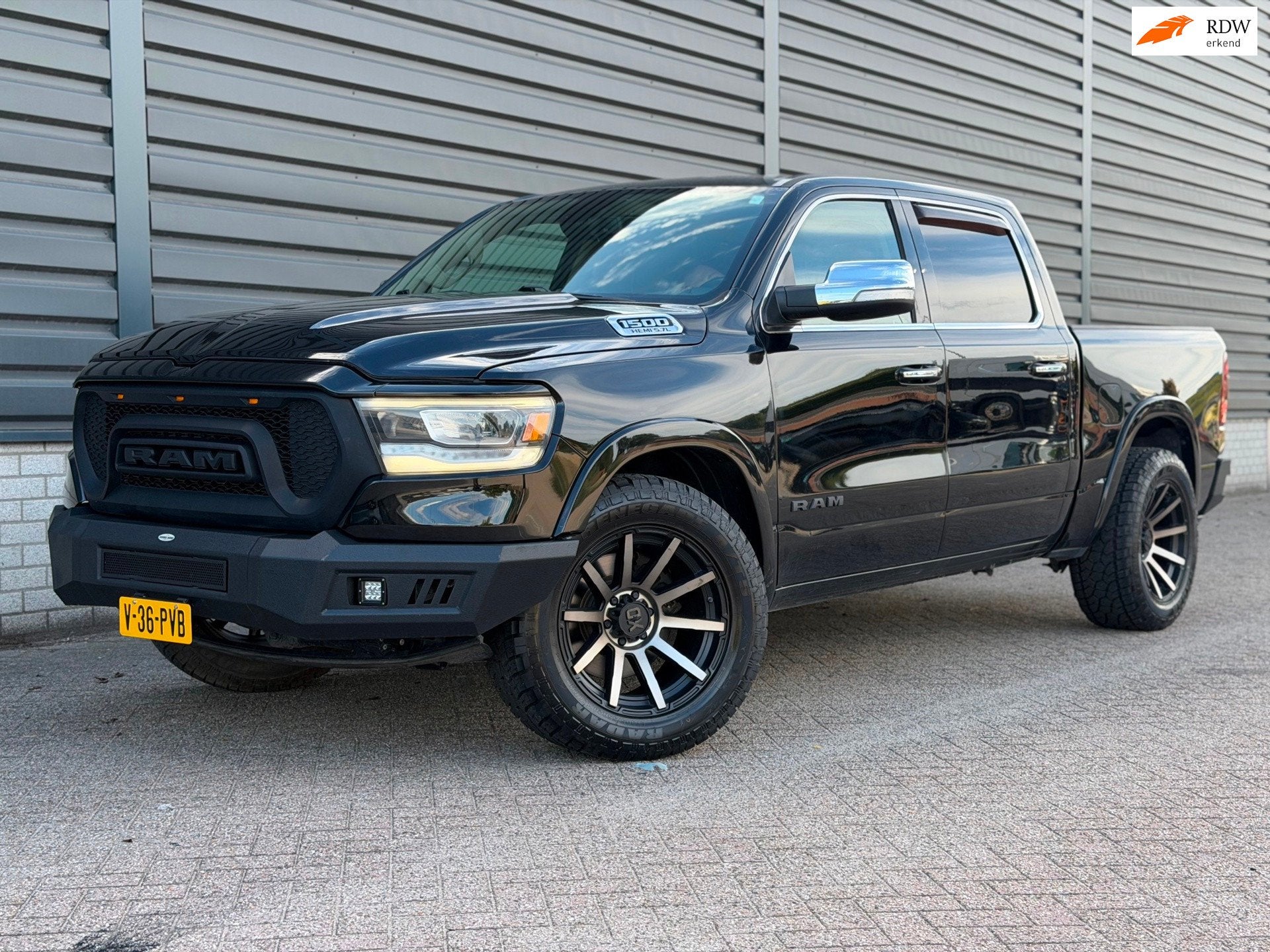 Dodge RAM 1500 5.7 V8 4x4 Crew Cab Laramie MARGE! KOOPJE!, Auto's, Automaat, 450 kg, Gebruikt, 5654 cc