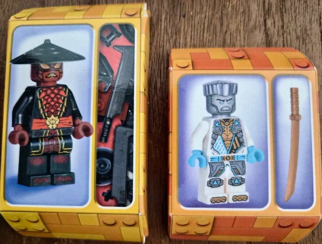 Lego Ninjago 2 minifiguren in box incl. accessoires, Lego, Nieuw, Ophalen of Verzenden, Ongeopend/sealed