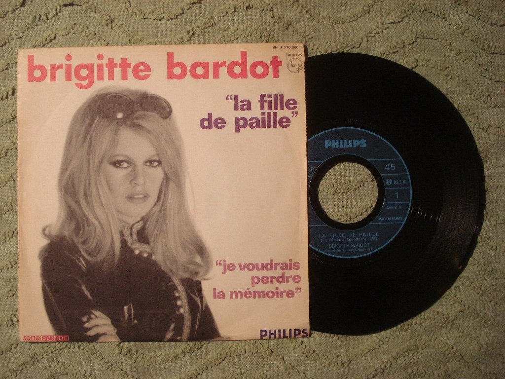Brigitte Bardot 7" Vinyl Single: ‘La fille de paille’ (Fr), Ophalen of Verzenden, Zo goed als nieuw, 7 inch, Pop