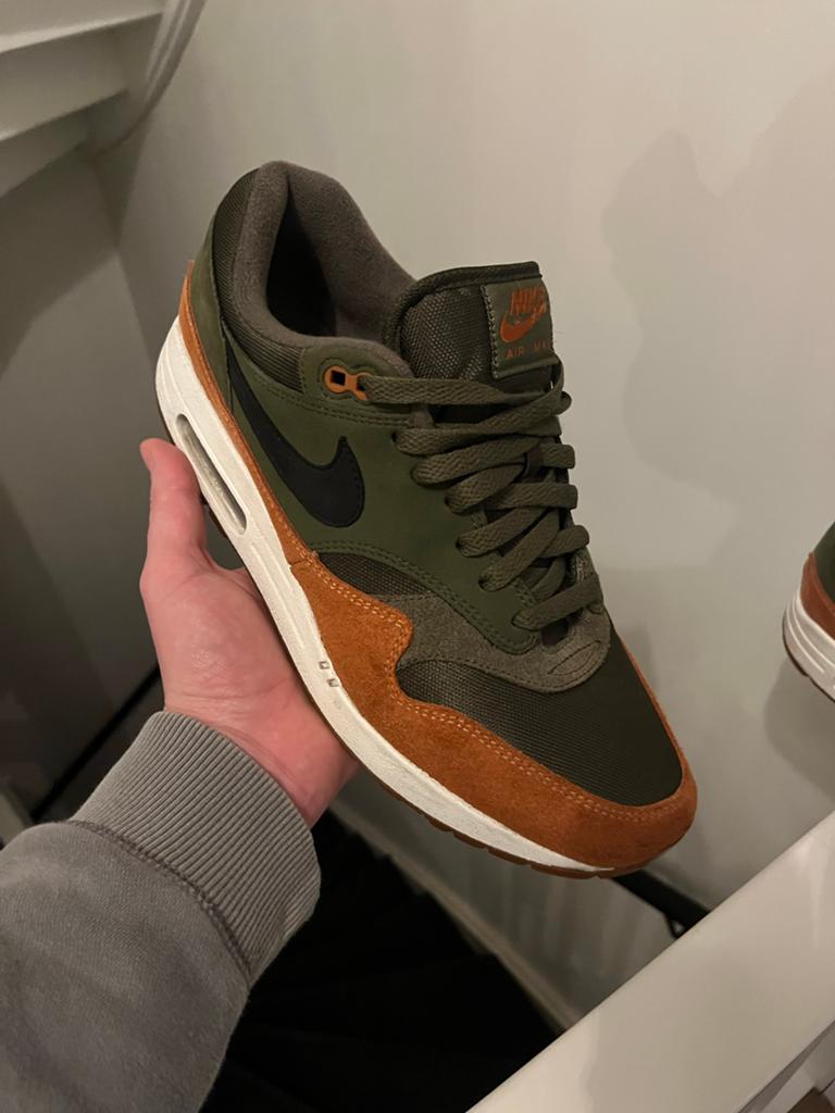 Nike Air Max 1 olive canvas dark russet 45, Kleding | Heren, Overige kleuren, Ophalen of Verzenden, Sneakers of Gympen, Zo goed als nieuw