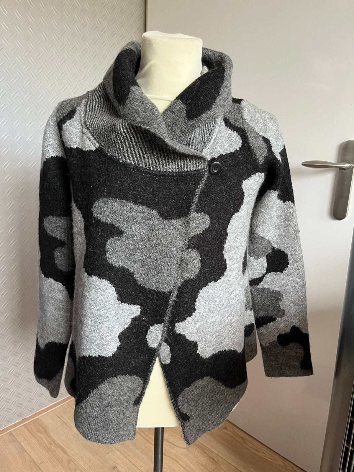 Caroline biss vest 38, Ophalen of Verzenden, Zo goed als nieuw, Maat 38/40 (M), Grijs