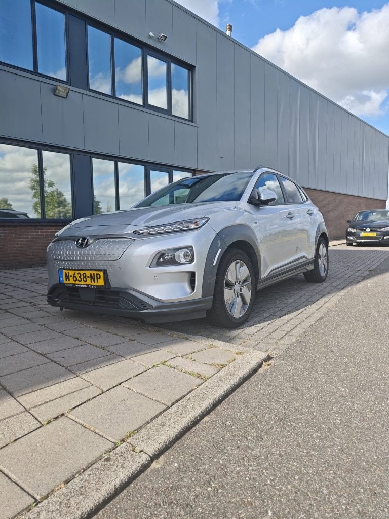 Hyundai Kona EV 204pk 2WD Aut. 2021 Grijs, Auto's, Hyundai, 14 kWh, Elektrisch, 420 min, Grijs