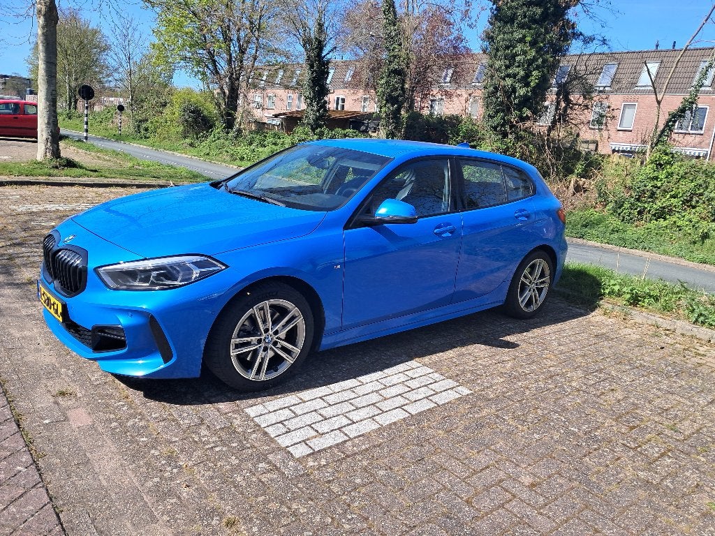 BMW 1-Serie 118i 136pk Aut 2021 Blauw M-Sport Uitvoering, Auto's, BMW, 136 pk, Blauw, Leder en Stof, Origineel Nederlands