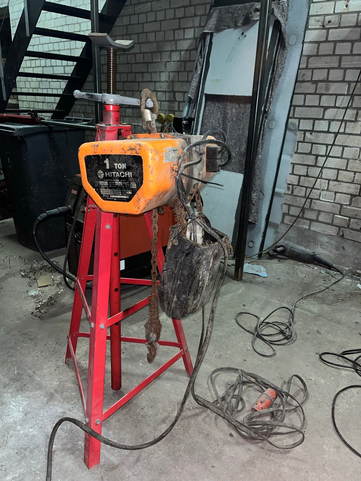 Hitachi 1 Ton Elektrische Kettingtakel, Doe-het-zelf en Verbouw, Ophalen of Verzenden, Gebruikt, Elektrisch