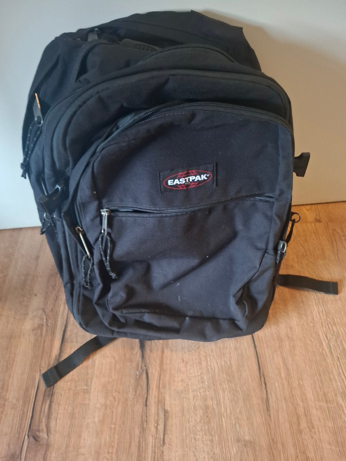 Eastpak Rugzak Zwart - Ideaal voor School of Reizen, Sieraden, Tassen en Uiterlijk, 25 tot 40 cm, Zo goed als nieuw, Eastpak, Ophalen