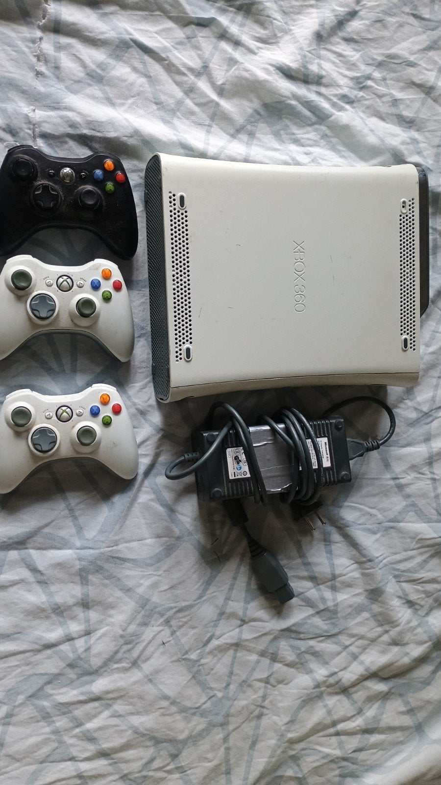 Xbox 360 120GB + 3 controllers + voeding, Ophalen of Verzenden, Gebruikt, 120 GB, Met 3 controllers of meer