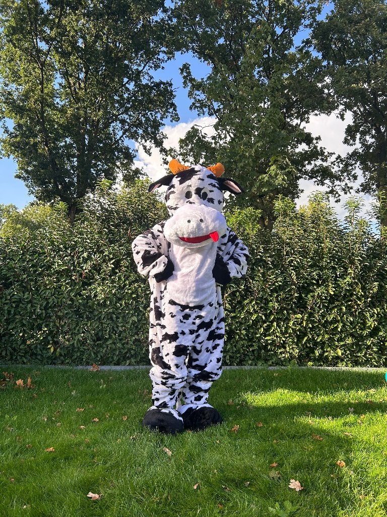 Te huur: Koe-kostuum, Mascotte, Masked Singer, Carnaval, Hobby en Vrije tijd, Feestartikelen | Verhuur, Ophalen of Verzenden, Zo goed als nieuw