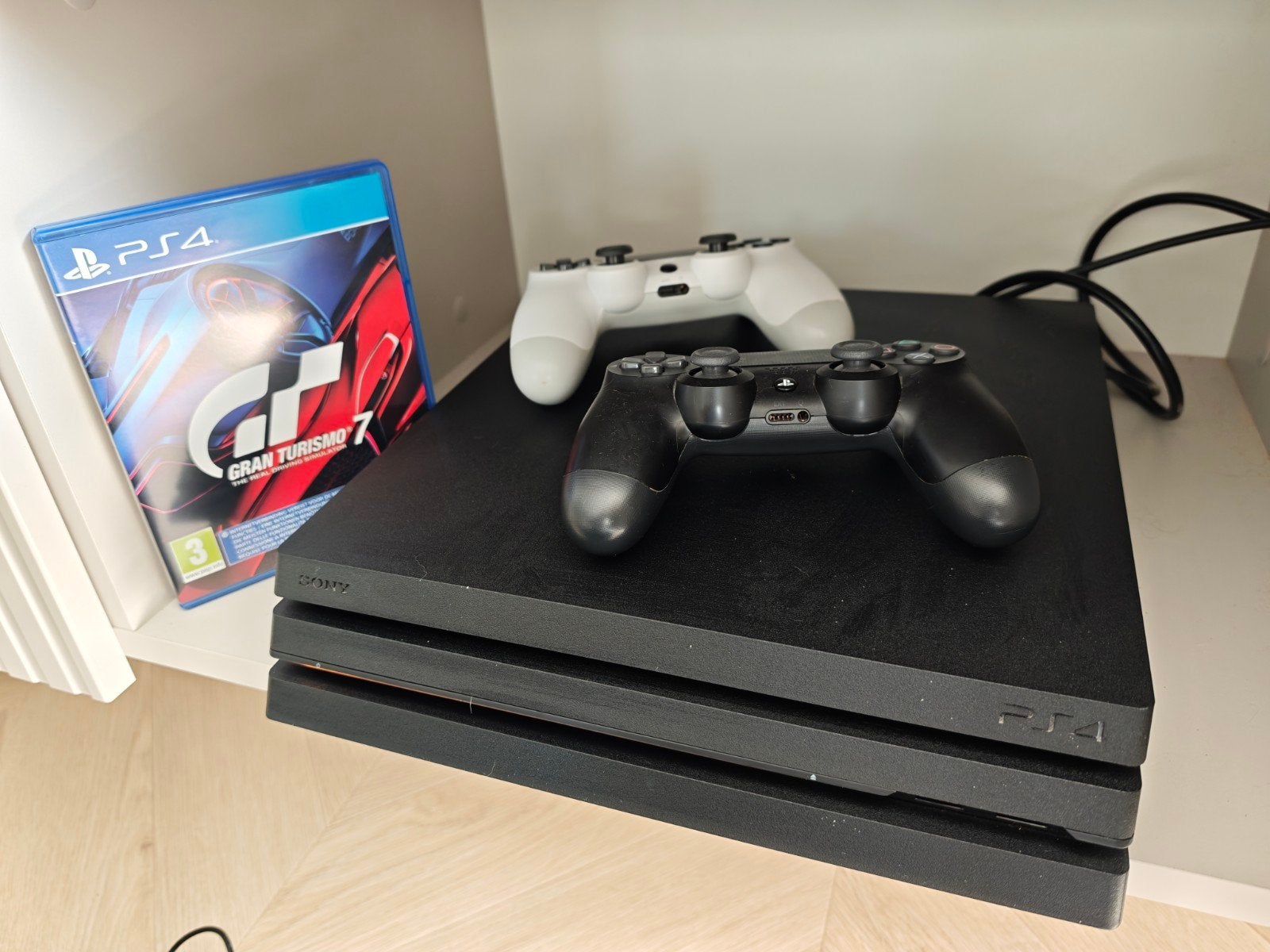 Sony PlayStation 4 Pro 1TB  – 2 controllers - GT7, Spelcomputers en Games, Met games, Met 2 controllers, Ophalen of Verzenden