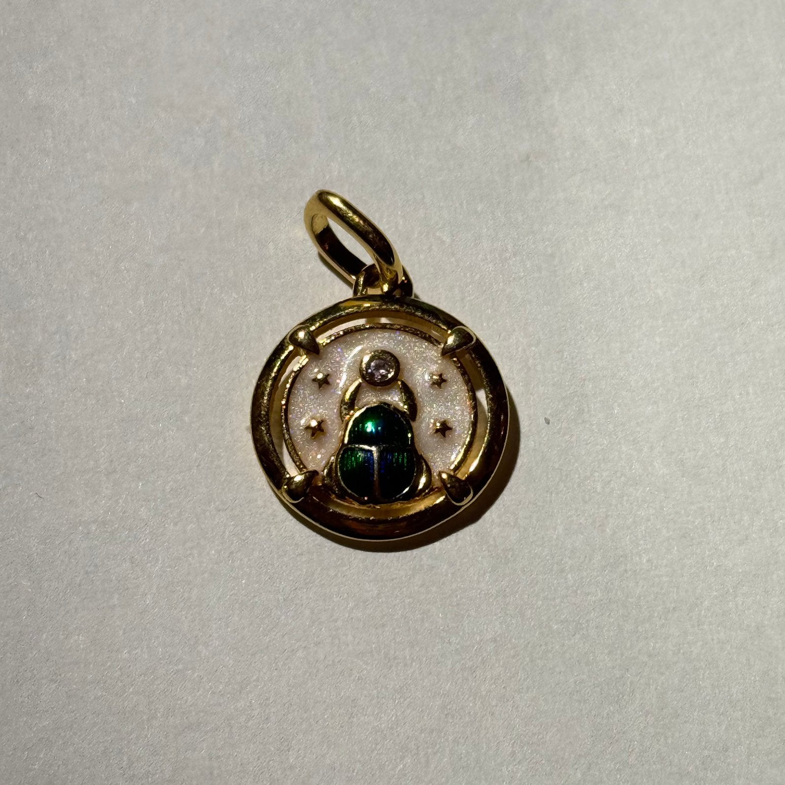 Pandora me scarab beetle medaillon goud, Ophalen, Pandora, Nieuw, 1 bedel