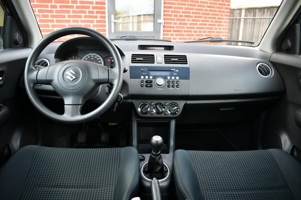 Suzuki Swift 1.3 Bandit 5DR Orig-NL | Dealer onderhouden | A, Auto's, Suzuki, Stof, 965 kg, 400 kg, Swift