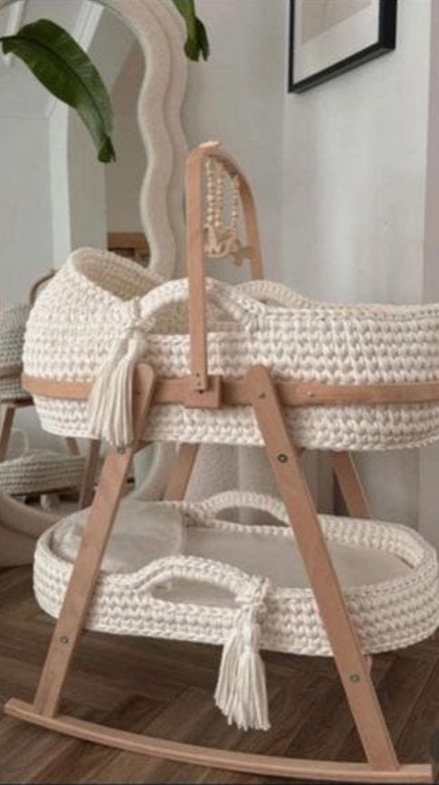 Babywieg Petit by Amélie - Wit, gevlochten mand, Ophalen, Gebruikt, Wieg