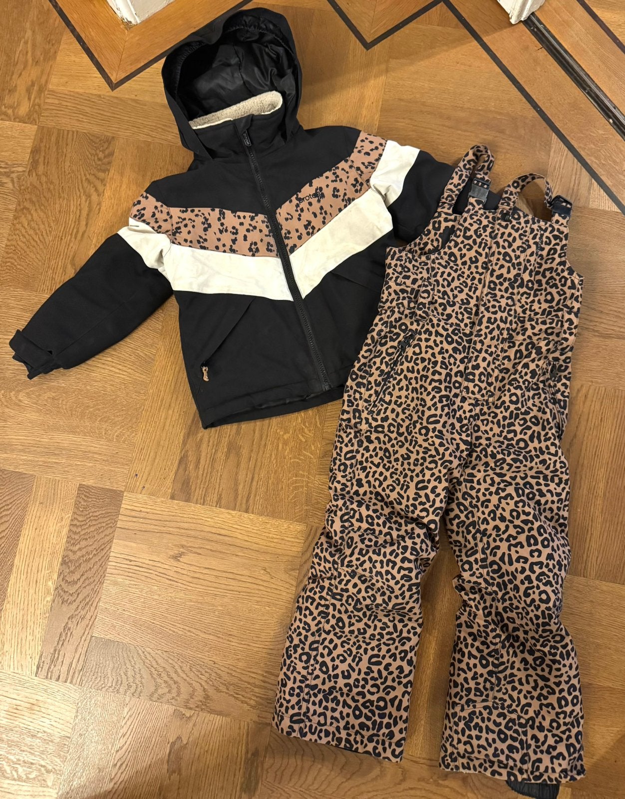 Protest salopette winterpak wintersport + jas, Ophalen of Verzenden, Zo goed als nieuw, Meisje, Shirt of Longsleeve