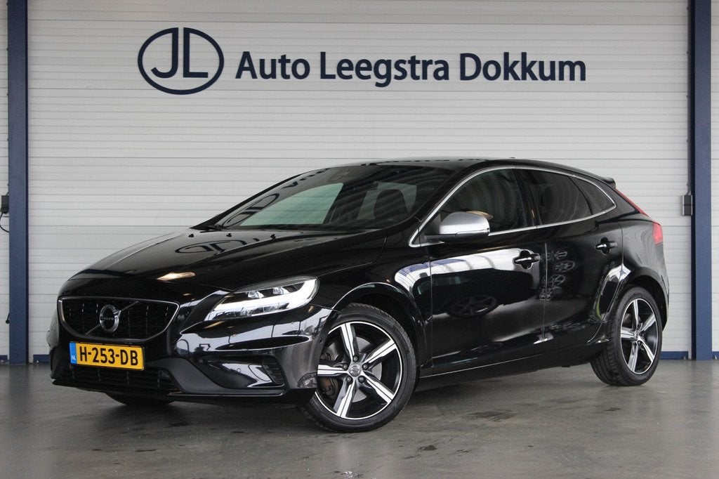 Volvo V40 2.0 D3 R-Design Polar+ Trekhaak | Pano | Harman/Ka, Gebruikt, 4 cilinders, Zwart, Origineel Nederlands