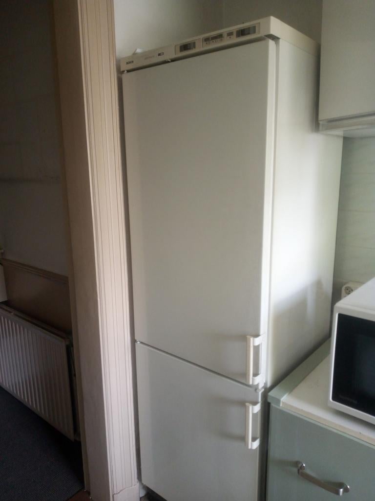 Bosch Koelkast met vriezer - prima werkend, Witgoed en Apparatuur, Koelkasten en IJskasten, Ophalen, Gebruikt, 200 liter of meer