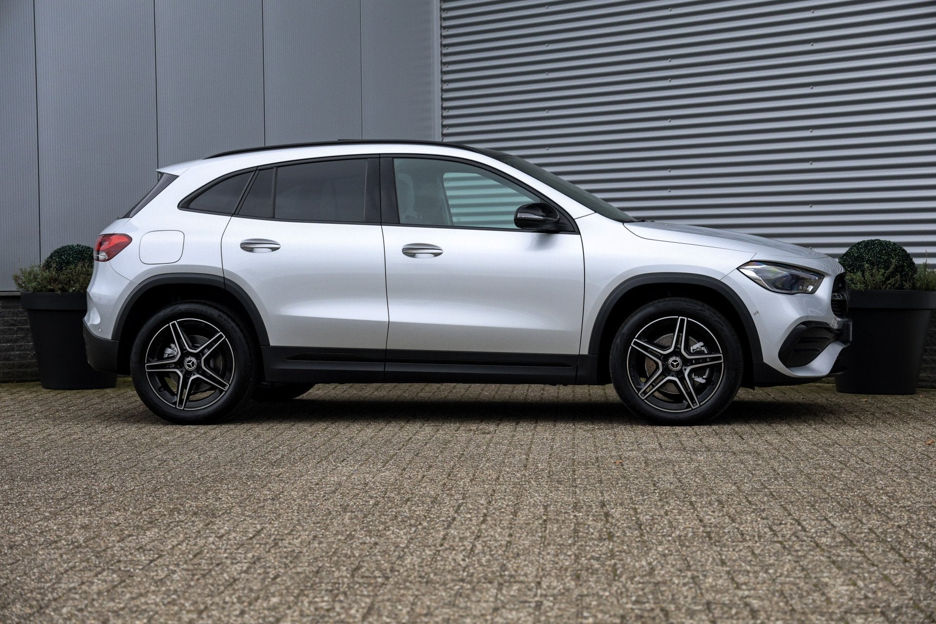 Mercedes-Benz GLA 250 e AMG Night Edition 218pk NAP|Pano|Mem, Auto's, Dealer onderhouden, 71 km/l, Automatische klimaatregeling