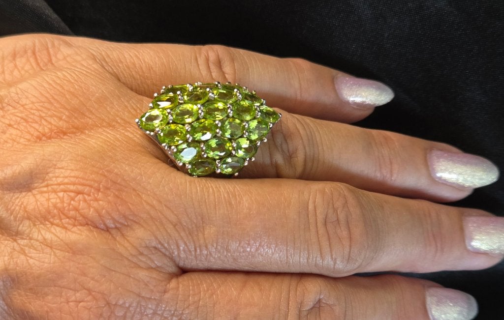 Vintage ring met edelstenen peridot. 2026/421, 18 tot 19, ., Nieuw, Ophalen of Verzenden