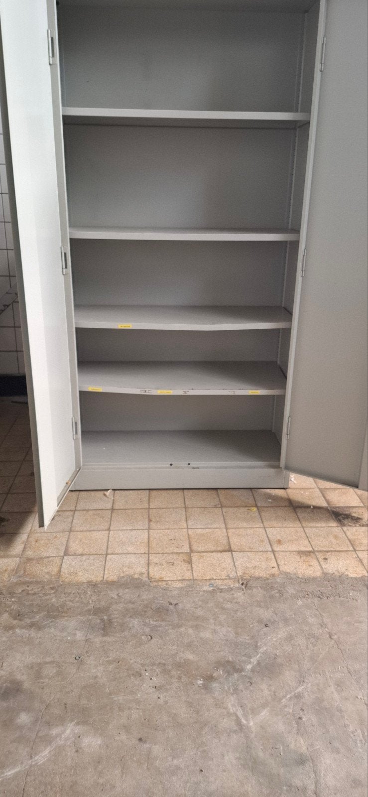 ahrend garagekast/schuurkast/ stalenkast/archiefkast, Ophalen, 25 tot 50 cm, Met slot