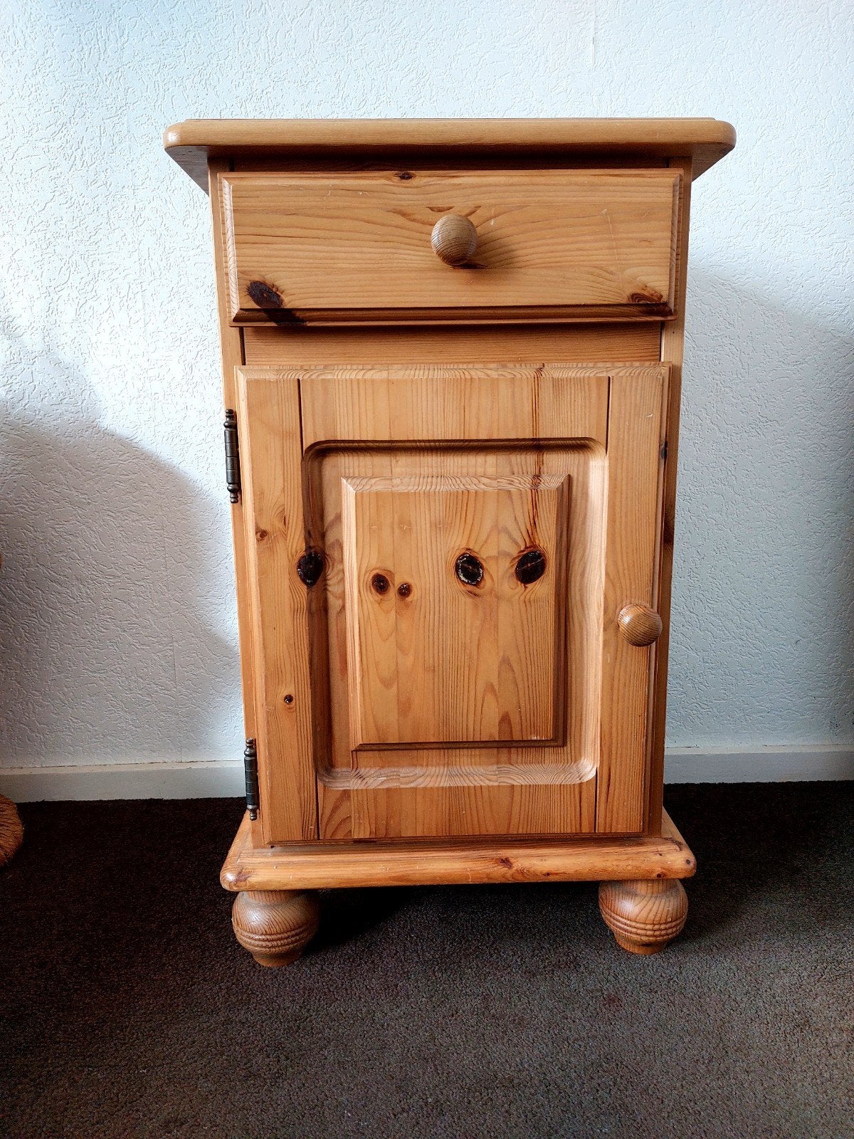 Massief houten nachtkastje met lade en verstelbaar plankje, Ophalen, Minder dan 45 cm, Zo goed als nieuw, 70 cm of meer