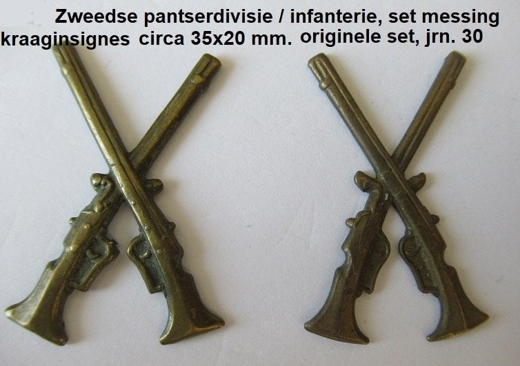 militair Zweden, complete set uniform emblemen eind jaren 30, Ophalen of Verzenden, Gebruikt, Overige onderwerpen
