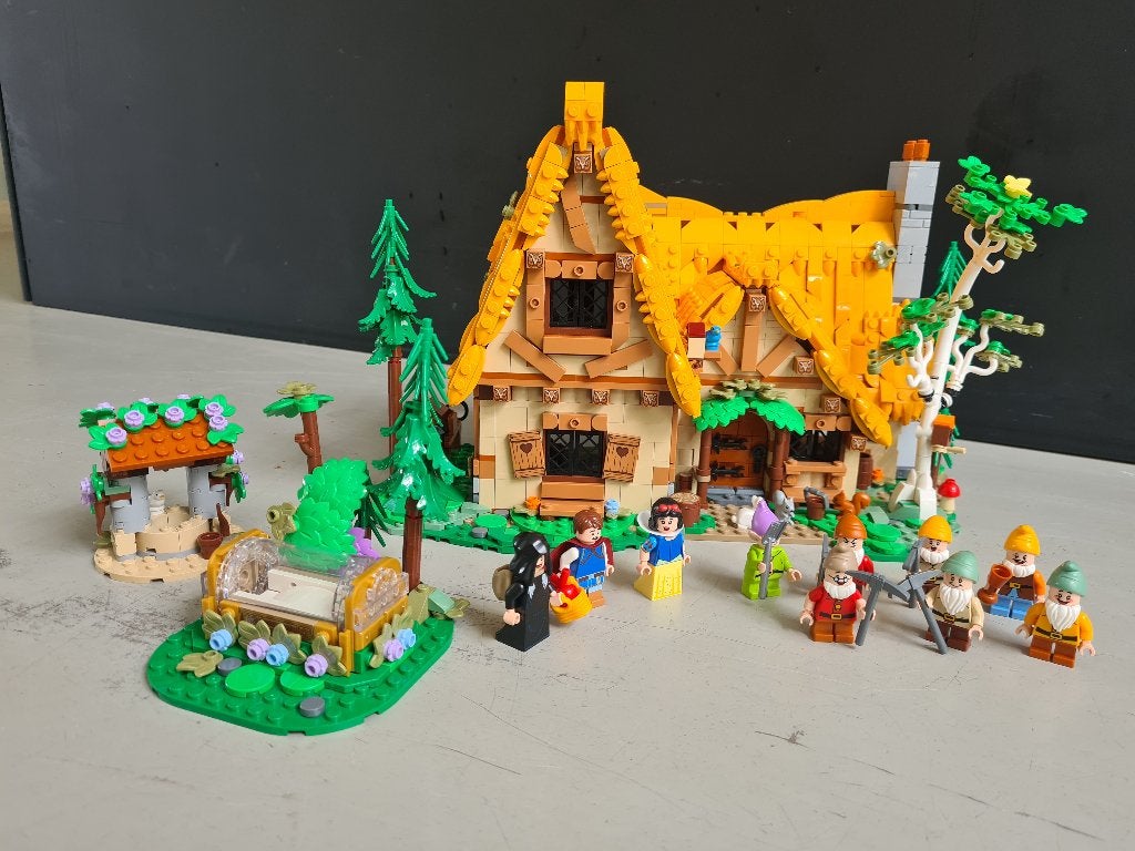 Te huur: Lego Disney’s Sneeuwwitje 43242, Gebruikt, Compleet, Lego, Ophalen of Verzenden