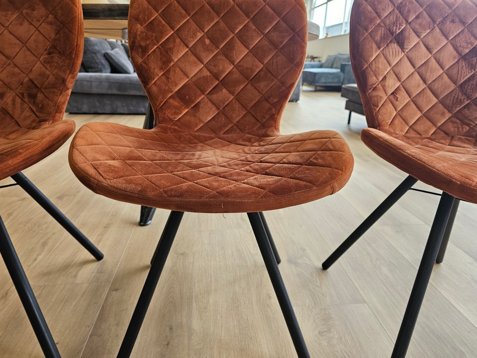 Eetkamer Stoelen 4 stuks - Velvet Cognac, Bruin, Zo goed als nieuw, Info@homefriesland.nl, Kelvinstraat 6 8912BA