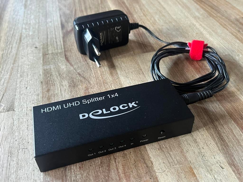 Delock HDMI UHD Splitter 1x HDMI in > 4x HDMI uit 4K, Ophalen of Verzenden, Zo goed als nieuw, Minder dan 2 meter, Overige kabels
