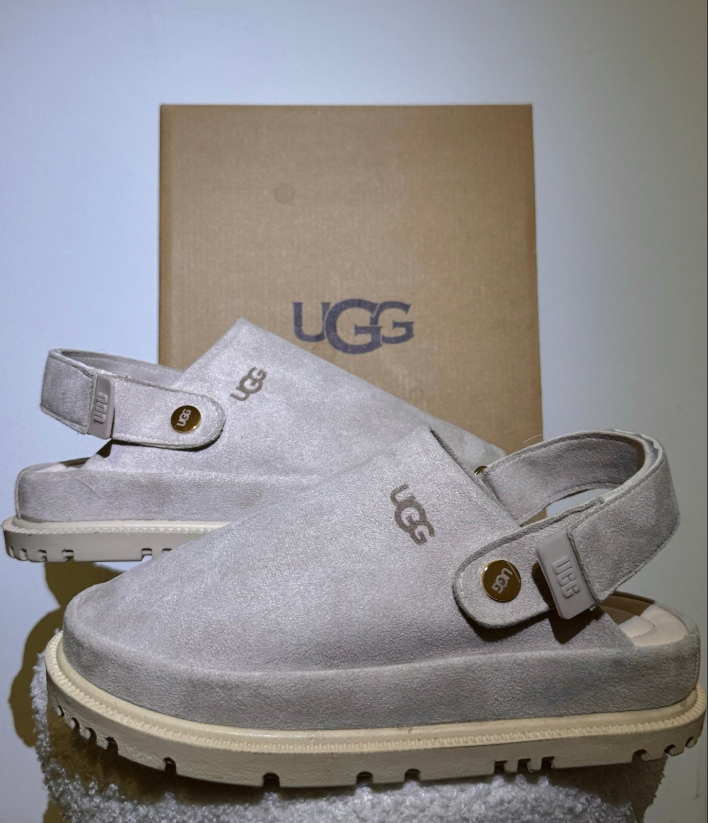 Nieuwe UGG clogs - Maat 39, Ophalen of Verzenden, Nieuw, Beige, Slippers