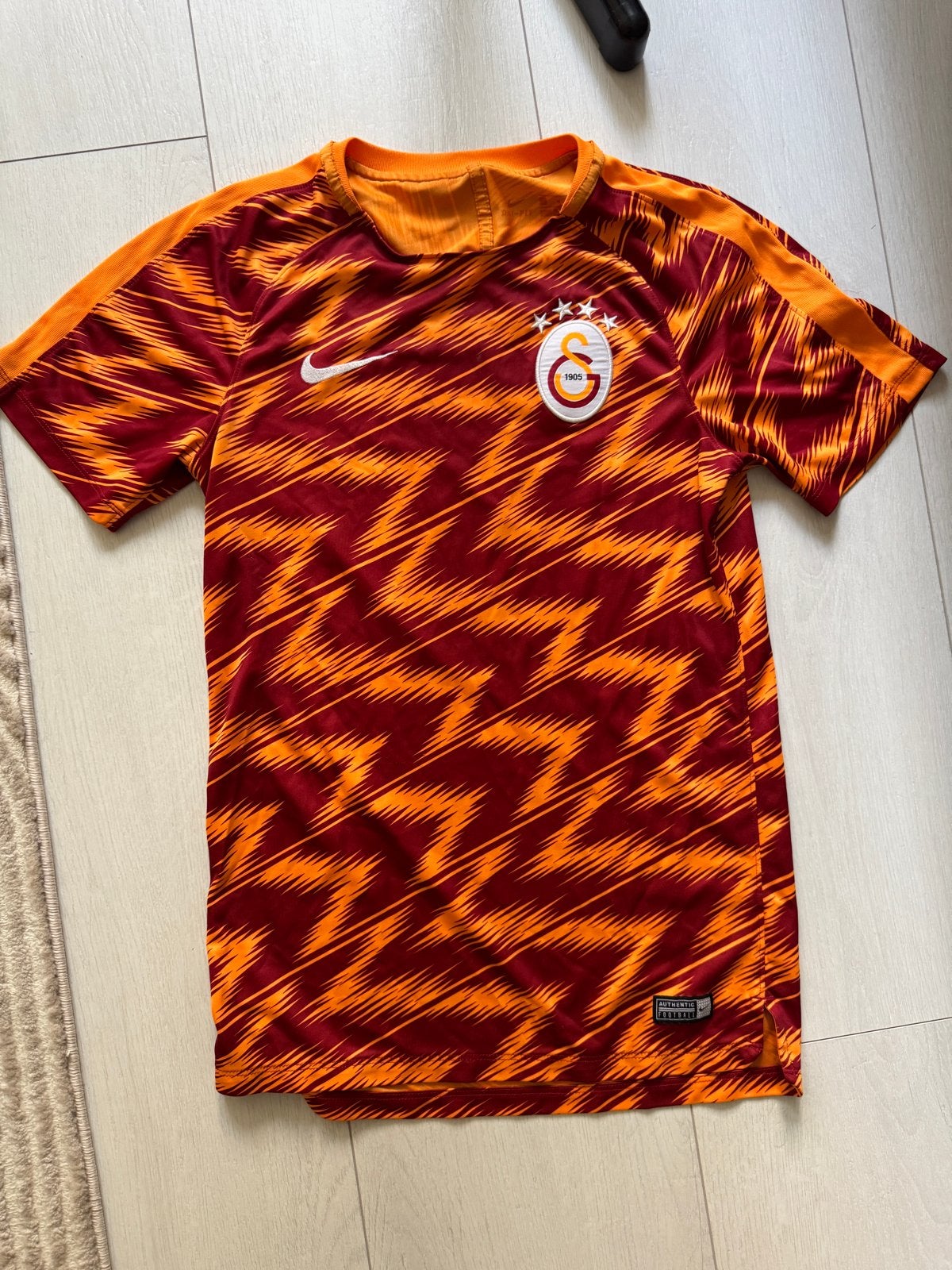 Galatasaray Thuisshirt 2017/2018, Sport en Fitness, Maat M, Ophalen of Verzenden, Zo goed als nieuw, Shirt
