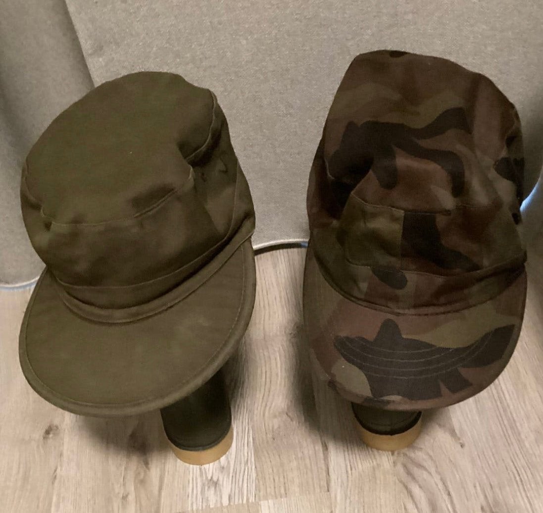 LEGER PETTEN,1 CAMOUFLAGE +1 EFFEN GROEN,MAAT57 ,€14,95p.st, Ophalen of Verzenden, Landmacht, Nederland, Helm of Baret