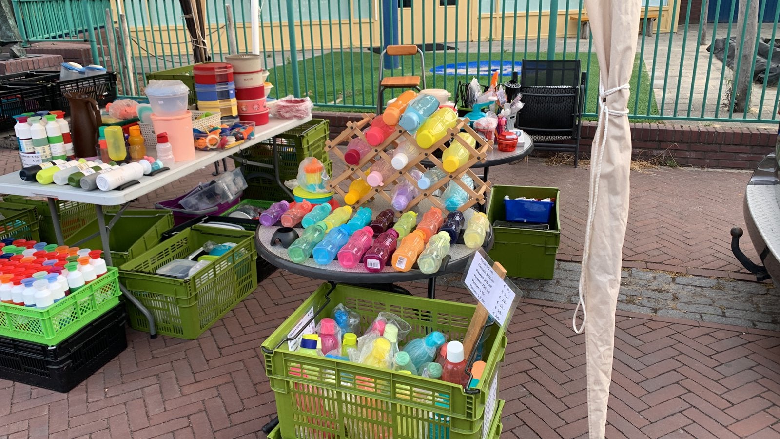 Wageningen Molenmarkt Tupperware-Doppers zaterdag 12 sept., Eén persoon