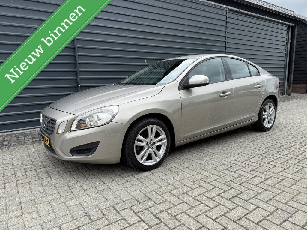 Volvo S60 1.6 T3 Kinetic 2e eigenaar Clima Cruise Navi deale, Auto's, Volvo, Voorwielaandrijving, Stof, Gebruikt, Zwart