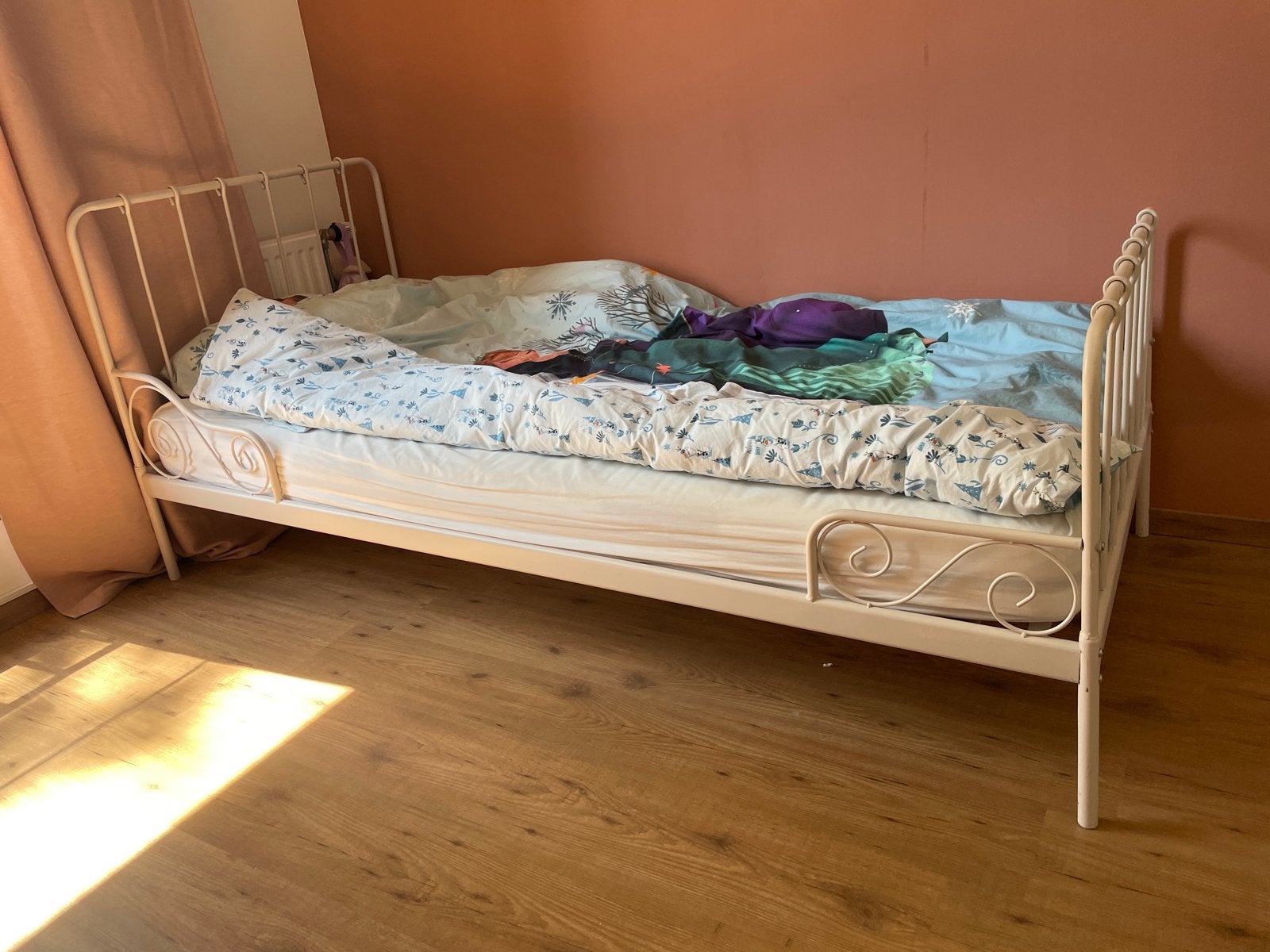 Wit metalen eenpersoonsbed met spijlen, Ophalen, Gebruikt, 90 cm, Eenpersoons