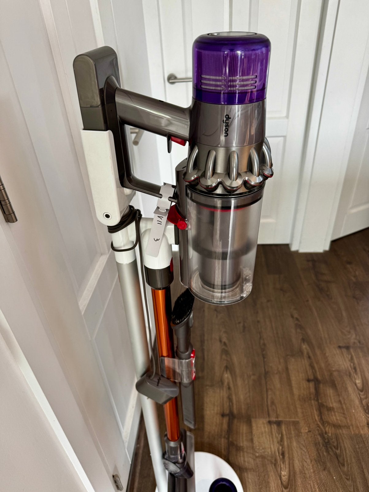 Dyson V11 Steelstofzuiger Nieuw motor + filter, Witgoed en Apparatuur, Stofzuigers, Ophalen of Verzenden, Zo goed als nieuw