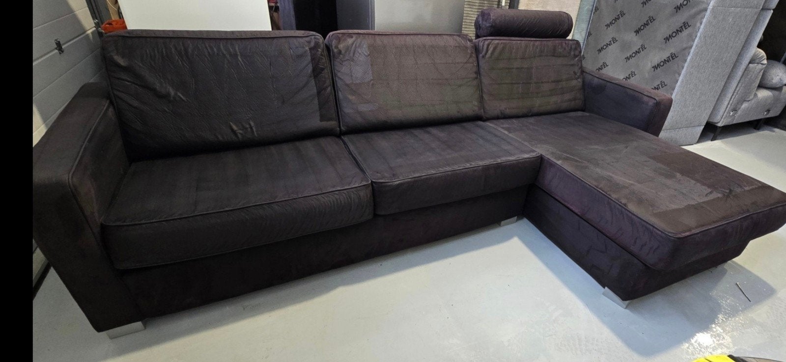 Montel suède look hoekbank, gereinigd, met hoofdsteun, Ophalen, 250 tot 300 cm, Gebruikt, Montel