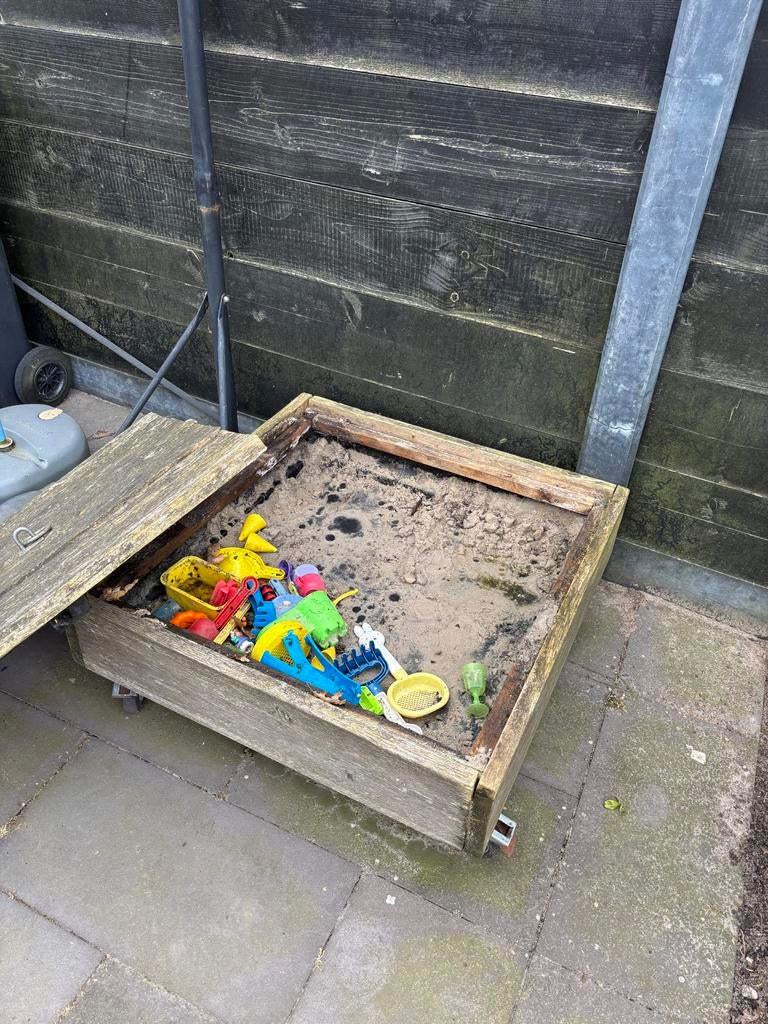Houten zandbak op wielen met deksel, Kinderen en Baby's, Speelgoed | Buiten | Zandbakken, Ophalen of Verzenden, Gebruikt